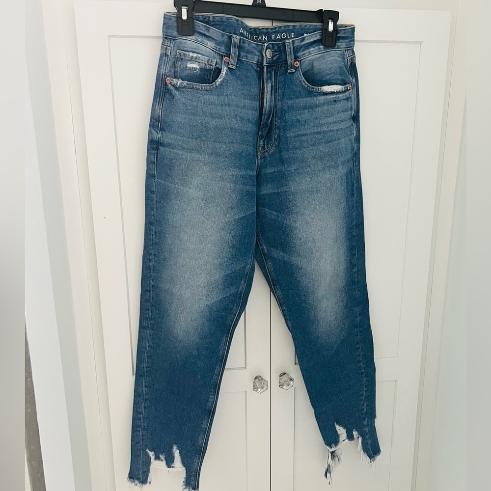 American Eagle frayed hem high rise mom jeans ankle length size 6